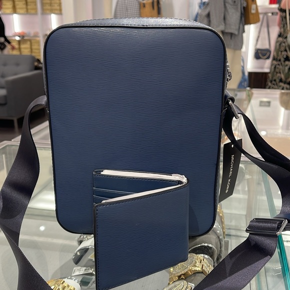 Michael Kors Cooper Flight Crossbody Bag & MK Cooper Billfold Wallet

NWT - Picture 7 of 16